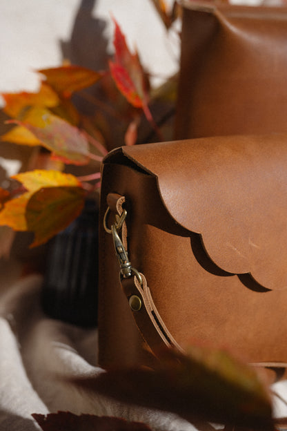 Scallop Leather Bible Pouch in Chestnut