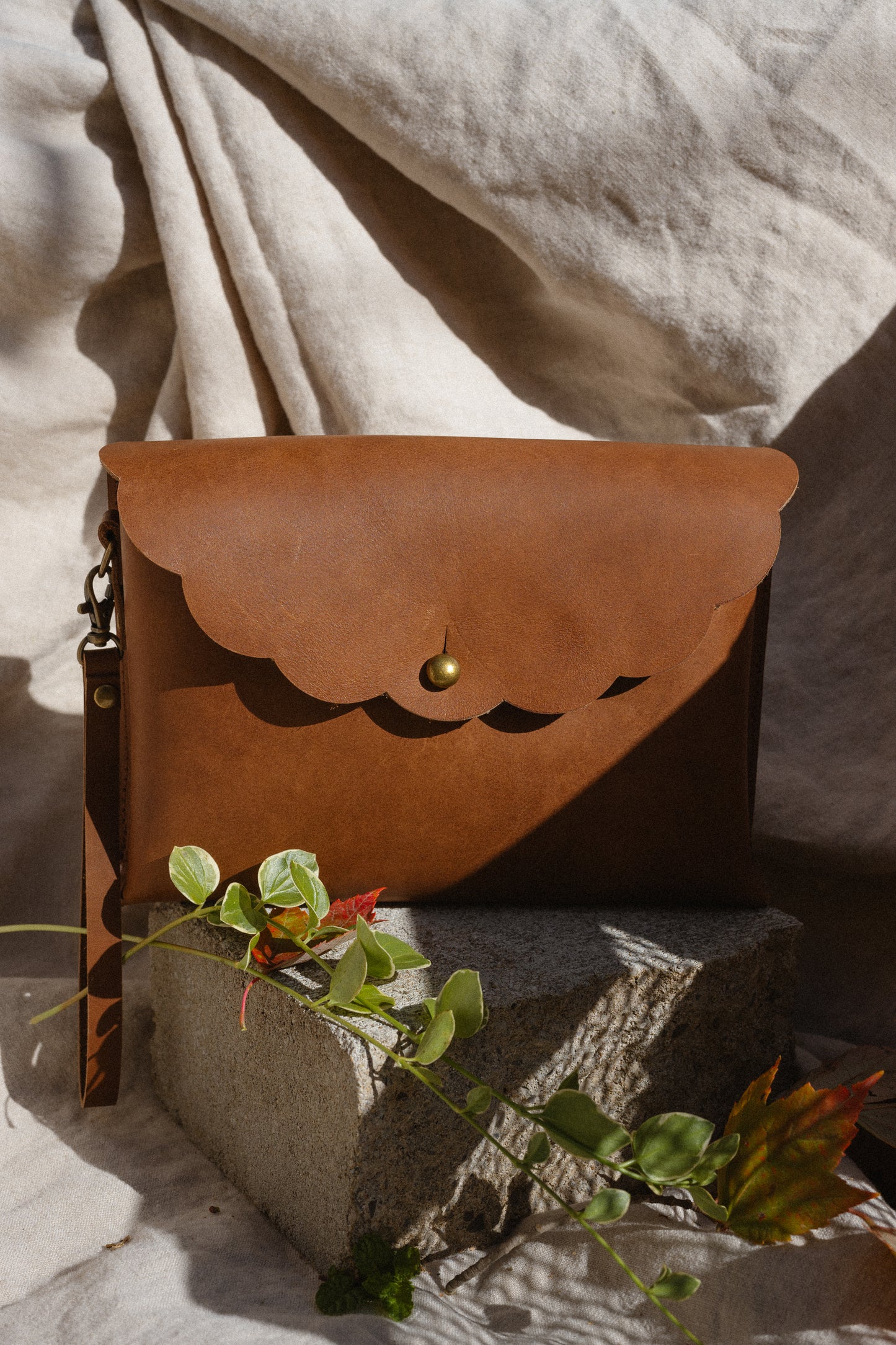 Scallop Leather Bible Pouch in Chestnut