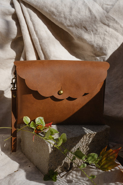 Scallop Leather Bible Pouch in Chestnut